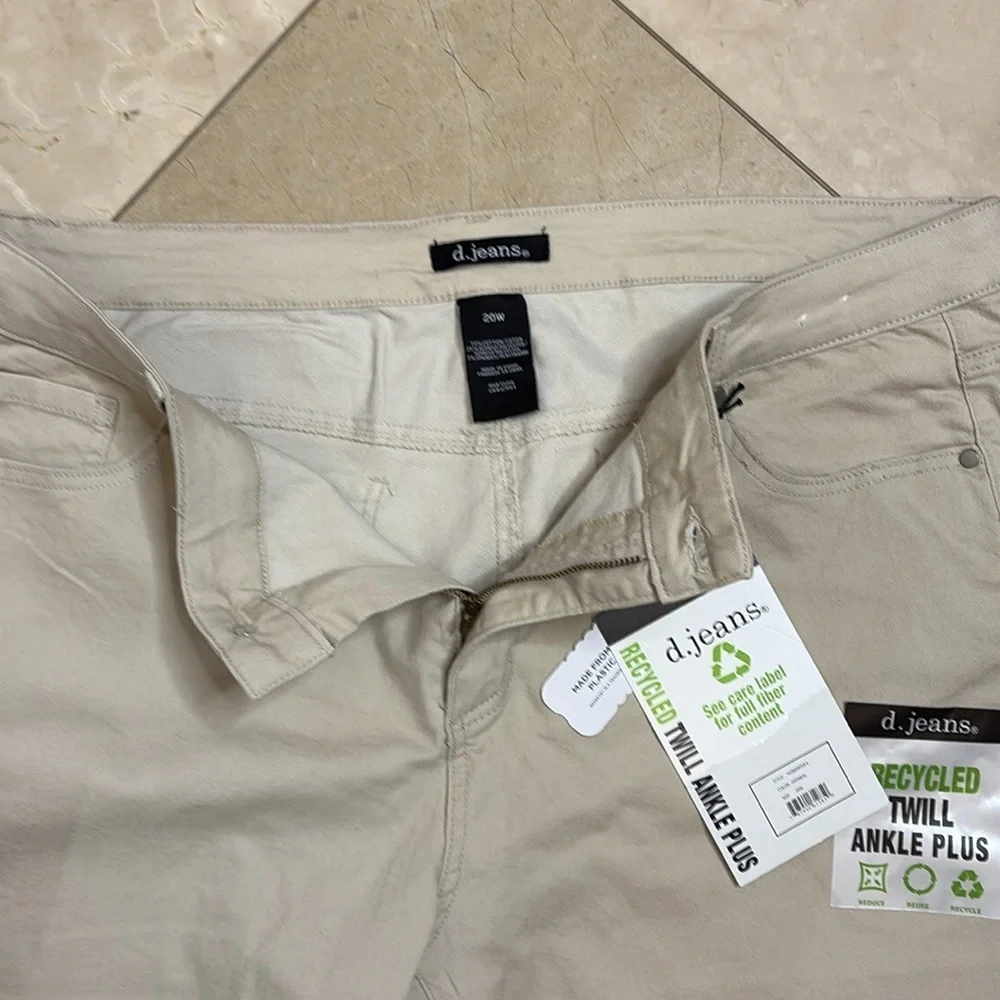 ⭐️ NWT- d.jeans recycled twill oatmeal cropped pants- size 20W - Picture 3 of 8